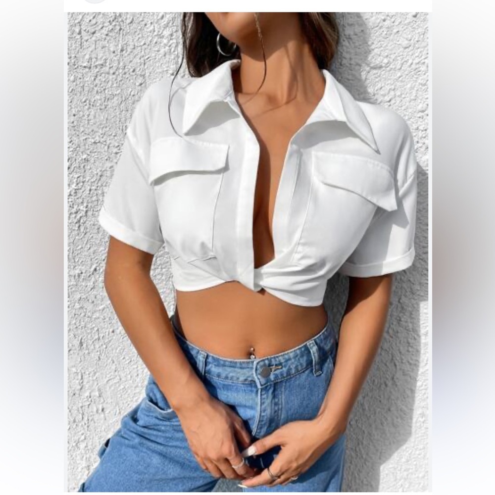 Micas woman’s crop top hem twist flop,  pockets, color white size large used